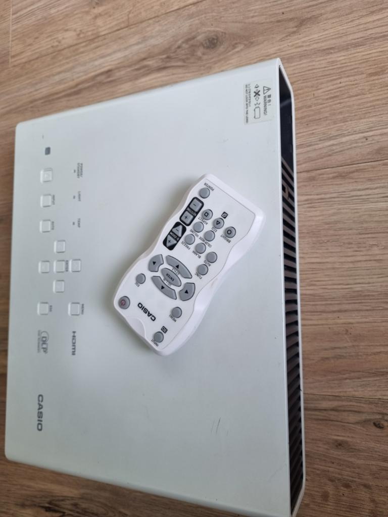 Casio hdmi laser beamer., Audio, Tv en Foto, Beamers, Ophalen of Verzenden, Zo goed als nieuw, LED