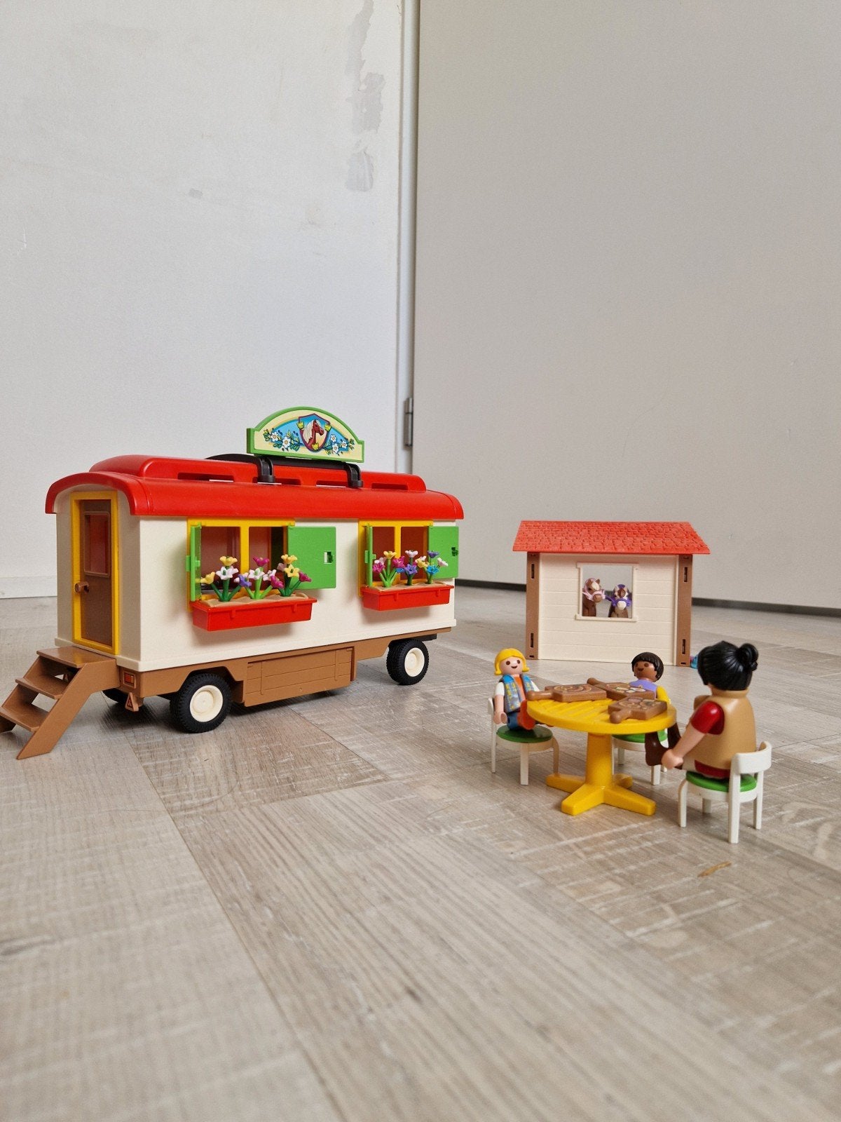 Playmobil paardenkamp met woonwagen en pony's, Ophalen, Gebruikt