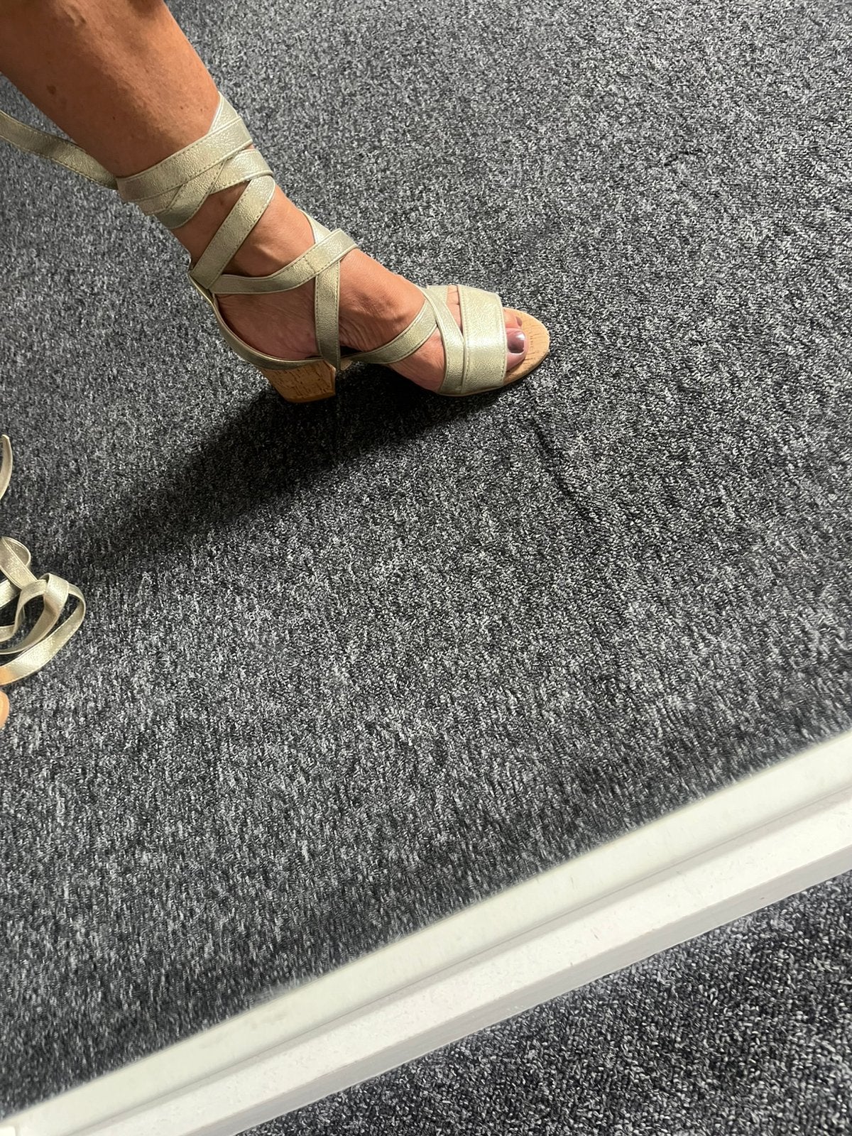 Te koop nieuwe gouden sandalen mt 37, Ophalen of Verzenden, Nieuw, Overige kleuren, Sandalen of Muiltjes