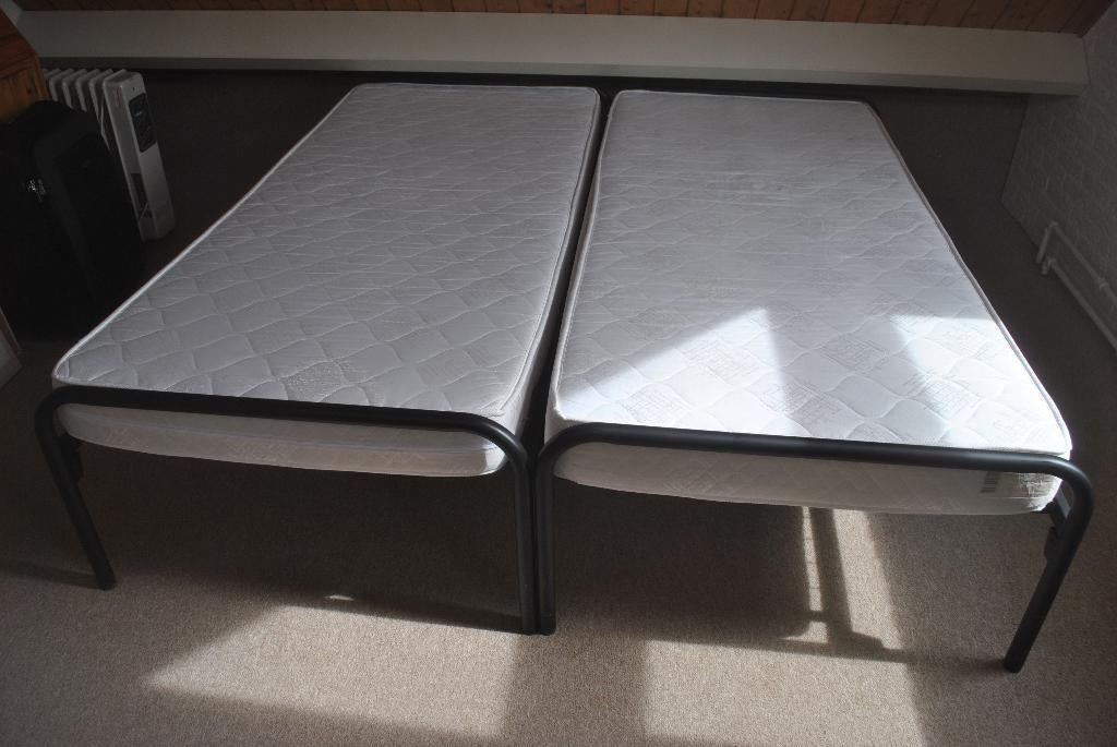 Tweepersoons bed, met matrassen (twee bedden), Huis en Inrichting, Slaapkamer | Bedden, Ophalen, Gebruikt, Zwart, Tweepersoons