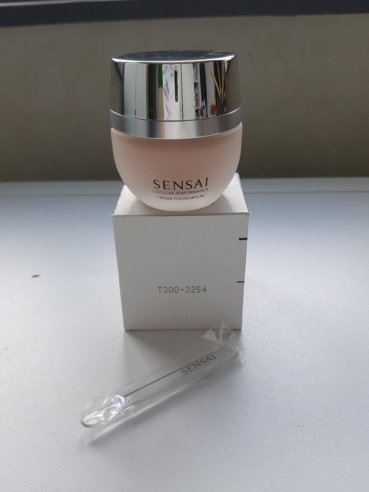 Sensai Cream Foundation Kleur CF12 Soft Beige., Beige, Nieuw, Make-up, Verzenden