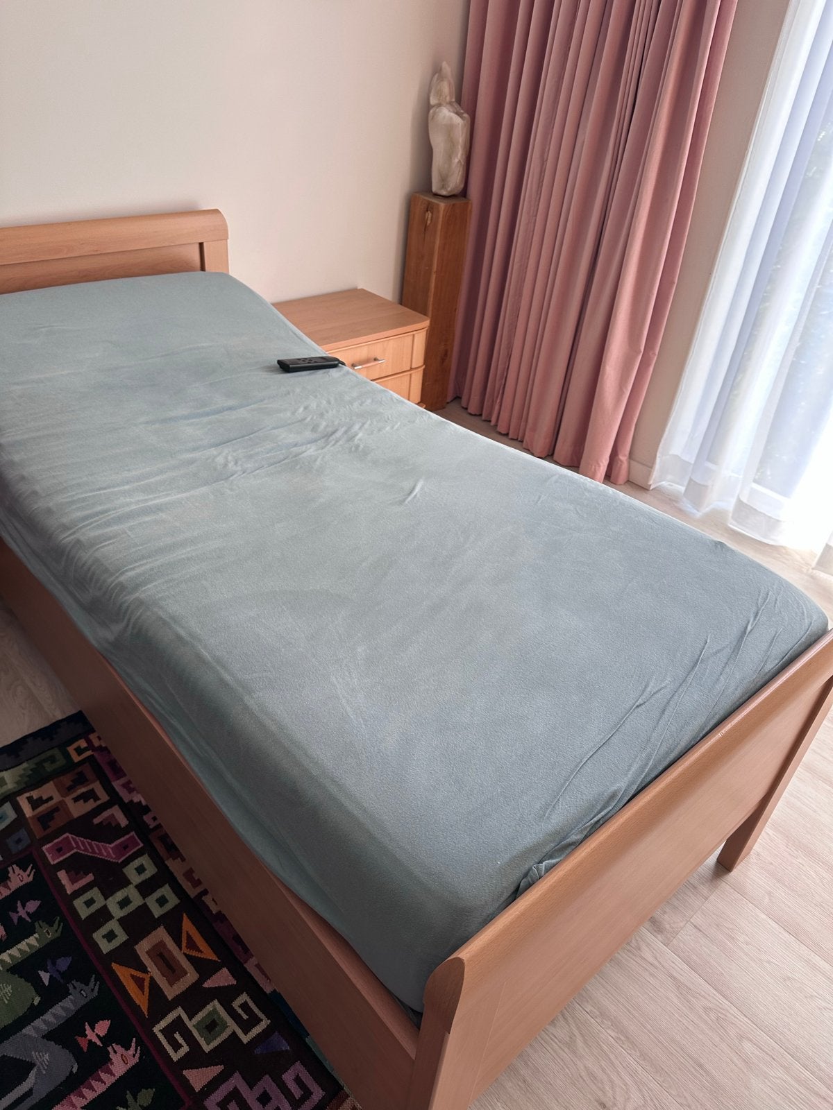 Bed met hoog/laag functie, bedtafel en memoryfoam matras, 90 cm, Eenpersoons, Ophalen of Verzenden, 200 cm
