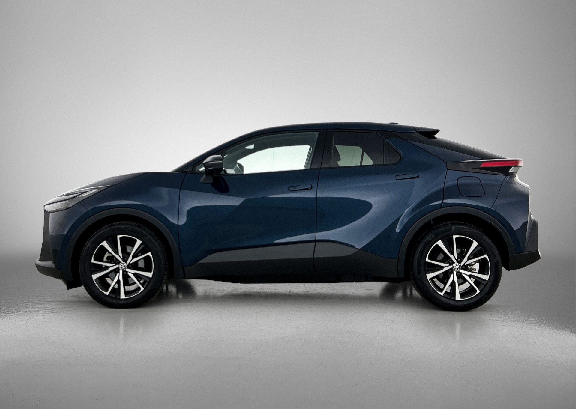 Toyota C-HR 2.0 Plug-in Hybrid 220 First Edition | BTW Voert, Auto's, Toyota, Stof, Blauw, Bedrijf, Hybride Elektrisch/Benzine
