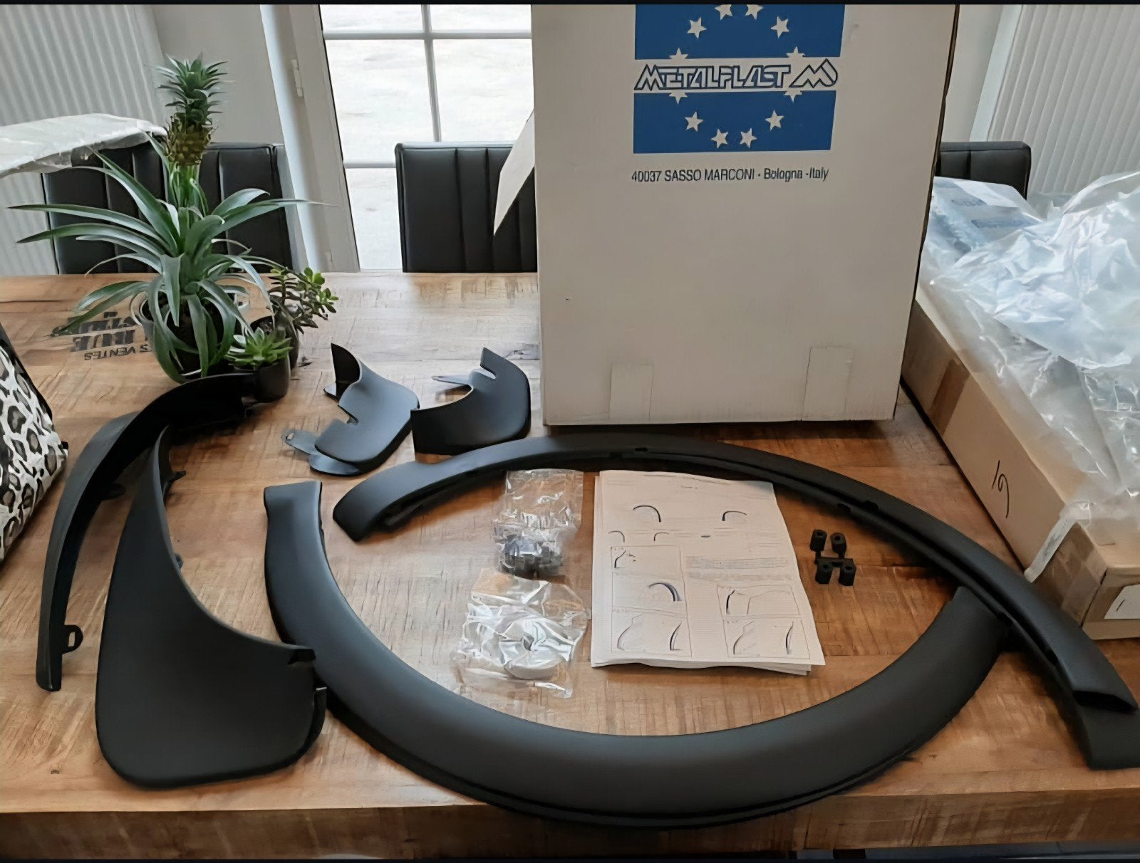 zeldzame nieuwe set metalplast vw golf 4 5deurs spatbord, Ophalen