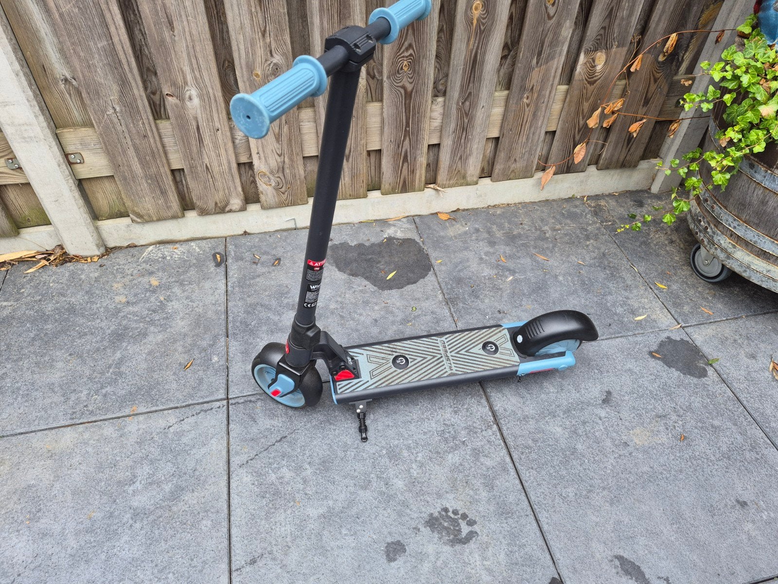 wispeed Kinderstep met oplader - 12-15 km/u snelheid, Fietsen en Brommers, Ophalen, Zo goed als nieuw, Elektrische step (E-scooter)