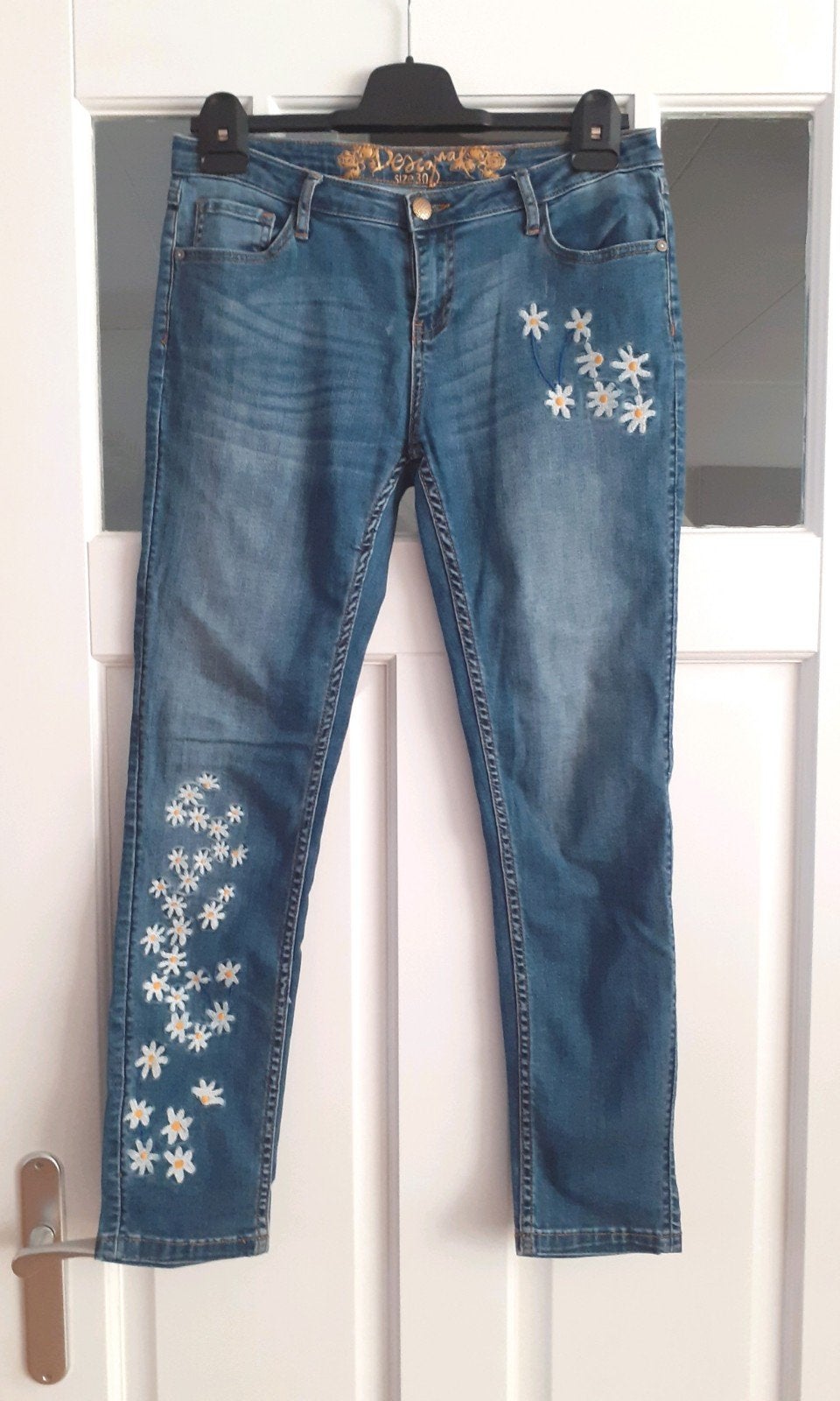 Desigual jeans met flower applicatie maat 30, Blauw, Ophalen of Verzenden, W28 - W29 (confectie 36), Desigual