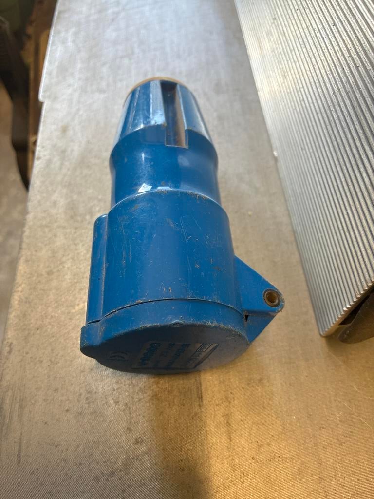 Ceeform stekker 2-polig + aarde 16A 220-240V IP44, Doe-het-zelf en Verbouw, Elektra en Kabels, Ophalen of Verzenden, Gebruikt