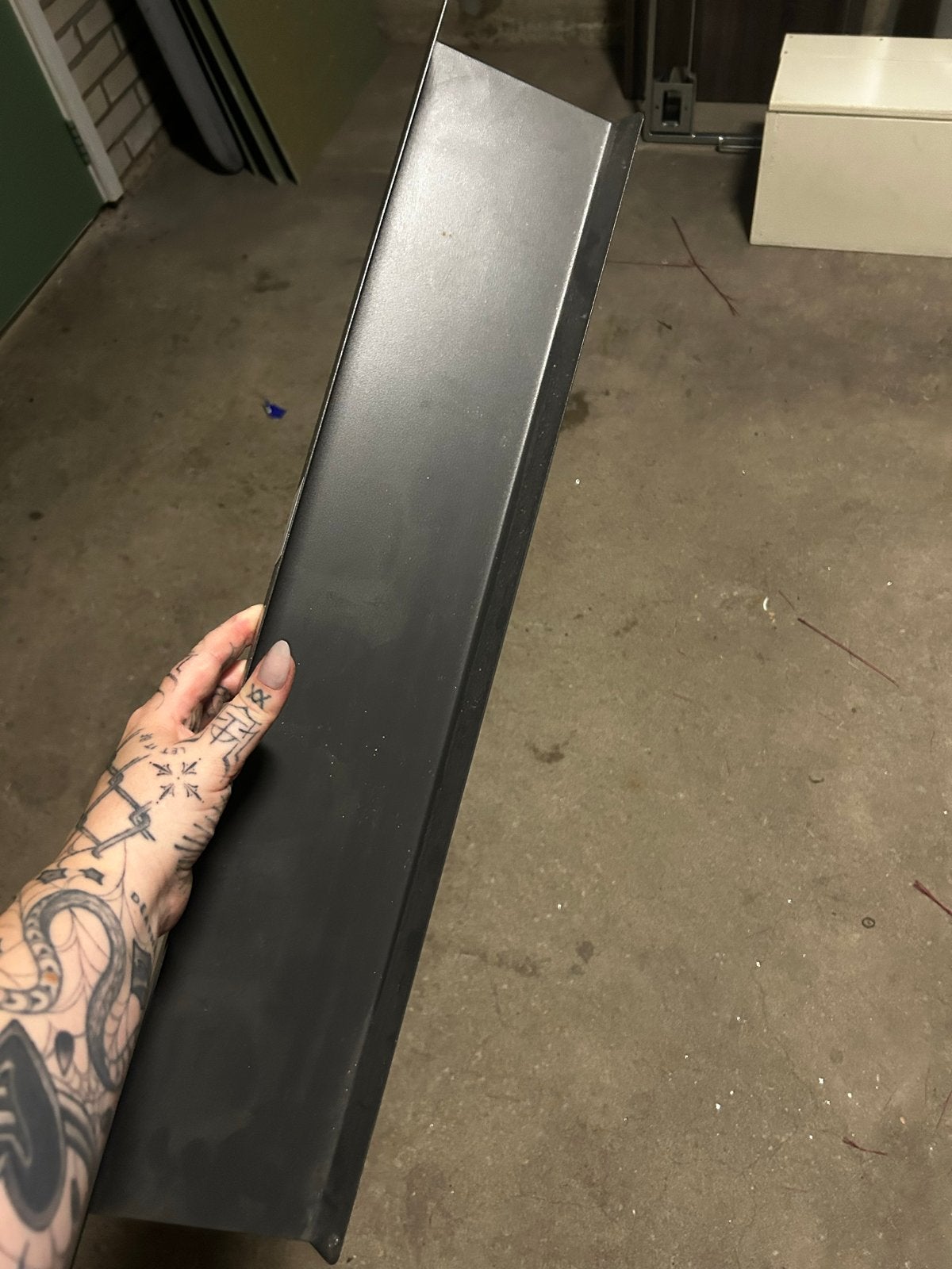 IKEA MALMBÄCK plank/wandplank donkergrijs 2 stuks, Gebruikt, Ophalen of Verzenden, Grijs, Metaal