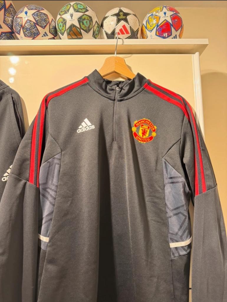 Manchester United trainingspak - CR7's laatste seizoen - Maa, Maat 48/50 (M), Ophalen of Verzenden, Voetbal, Grijs