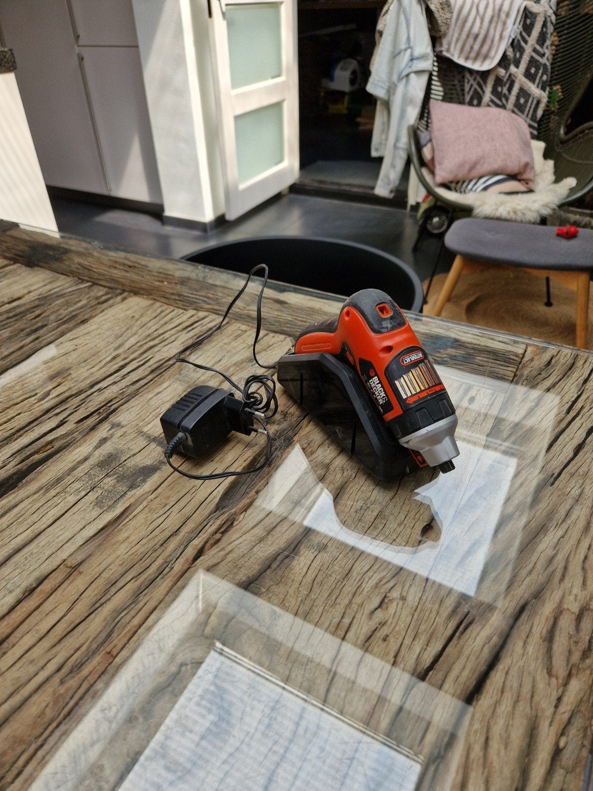 Black & Decker Accu Schroefmachine met Oplader, Ophalen of Verzenden, Gebruikt, Minder dan 400 watt, Boor- en Schroefmachine