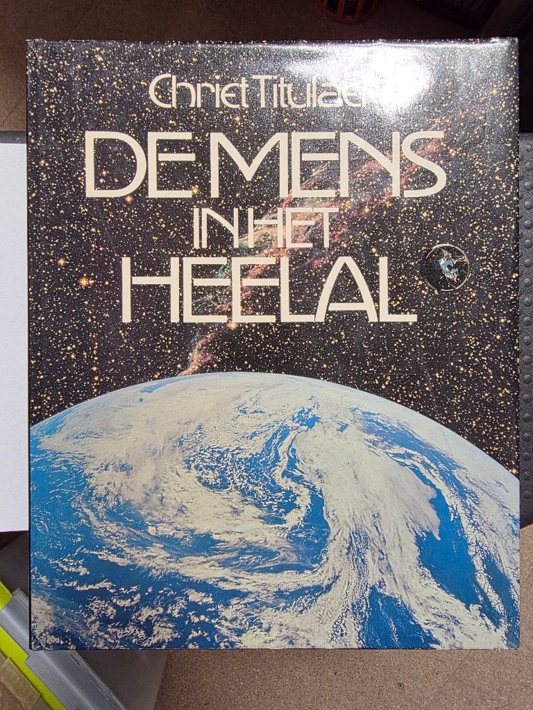 Boek - 960 - De mens in het heelal - Chriet Titulaer, Ophalen of Verzenden, Zo goed als nieuw