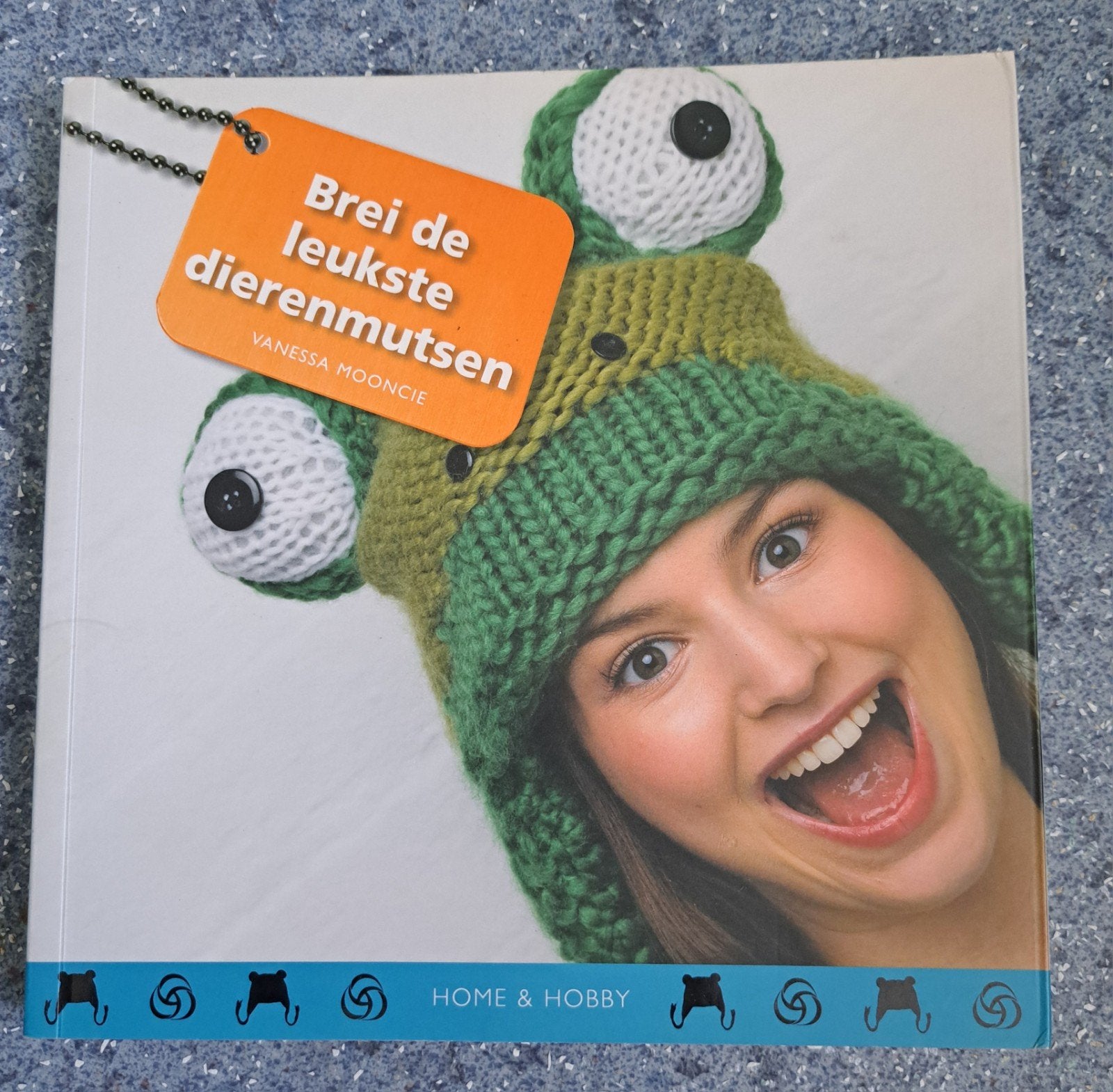 Brei de leukste dierenmutsen Vanessa Mooncie, Ophalen, Zo goed als nieuw, Breien, Patroon of Boek