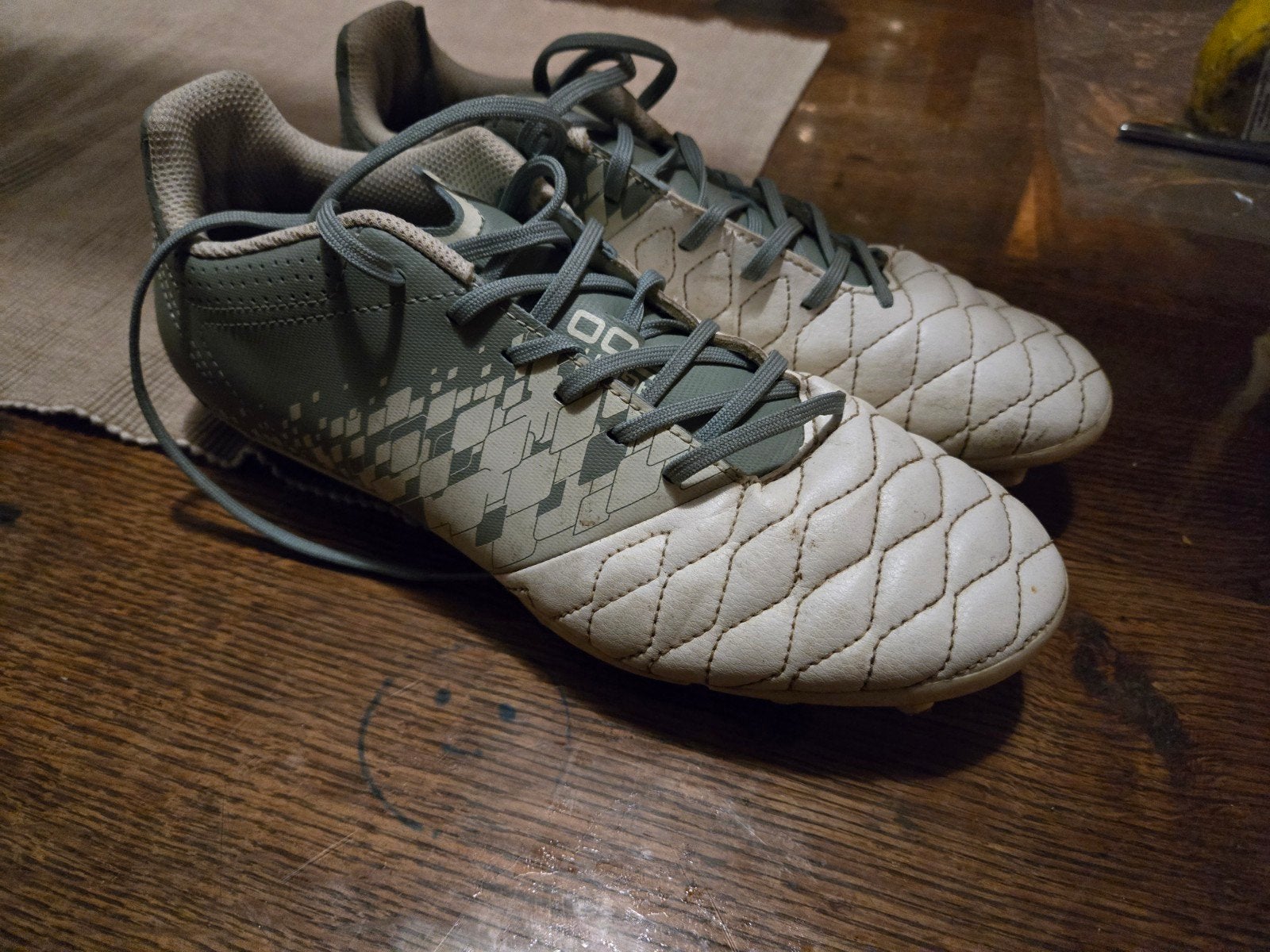 Voetbalschoenen Kipstra dames maat 41 (valt kleiner) - Decat, Ophalen of Verzenden, Zo goed als nieuw, Schoenen