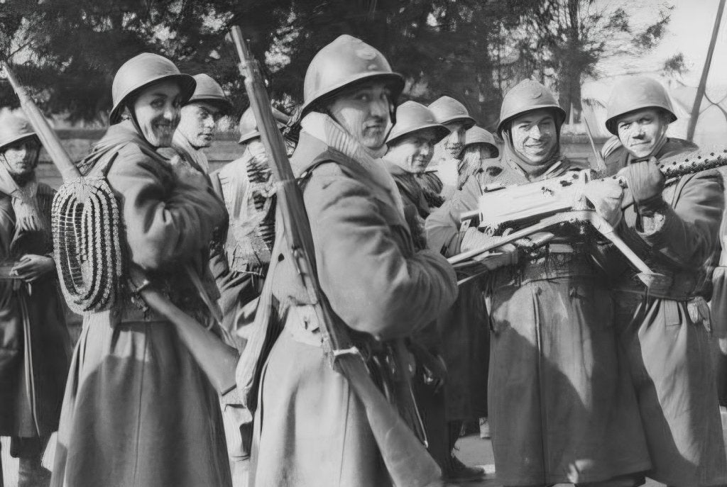 Franse M26 Adrian infanterie helm WO2 1940, Ophalen of Verzenden, Landmacht, Overige gebieden, Helm of Baret