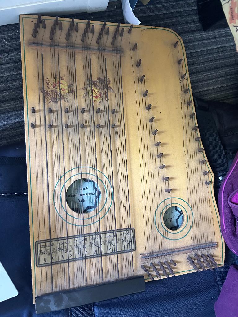 Concert harp - tafel harp, Ophalen