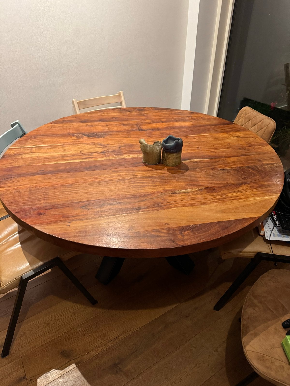 Ronde eettafel met zwart stalen spinpoot, Huis en Inrichting, Tafels | Eettafels, Ophalen, Gebruikt, 100 tot 150 cm, Rond