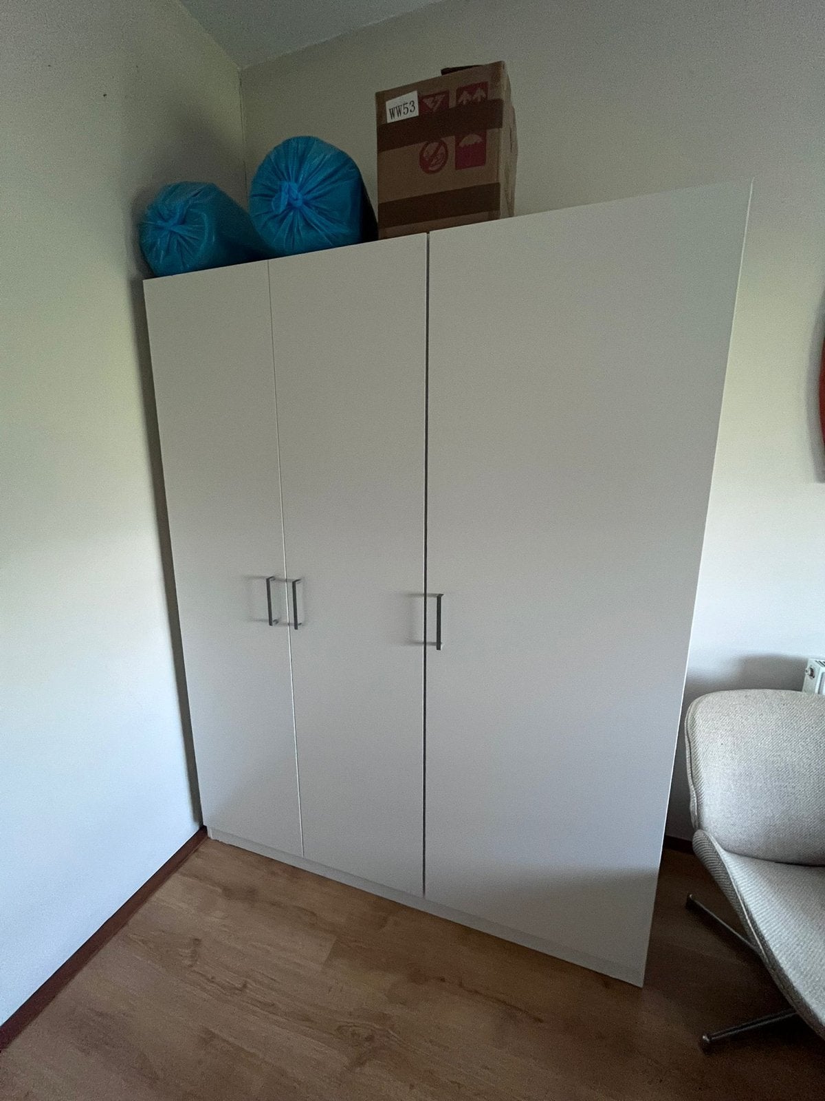 Witte kledingkast met 3 deuren, Ophalen, Gebruikt, 100 tot 150 cm, 150 tot 200 cm