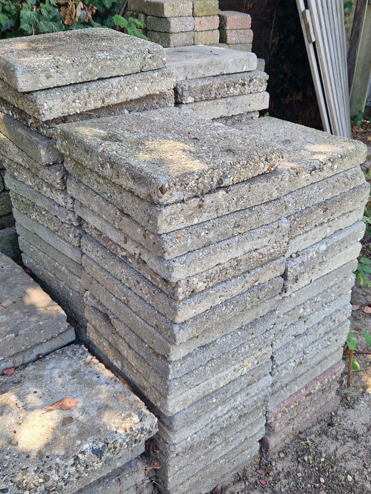 gebruikte terrastegels 80 stuks GRATIS, Ophalen, Gebruikt, Beton, Terrastegels