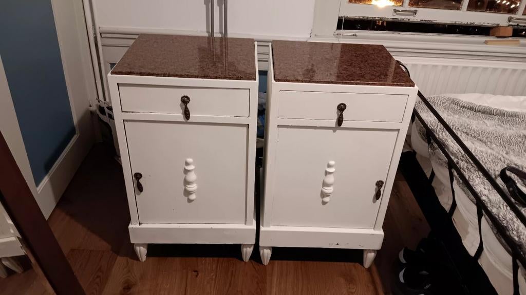 2 nachtkastjes, brocant met marmeren blad., Huis en Inrichting, Slaapkamer | Nachtkastjes, Ophalen, Minder dan 45 cm, Zo goed als nieuw