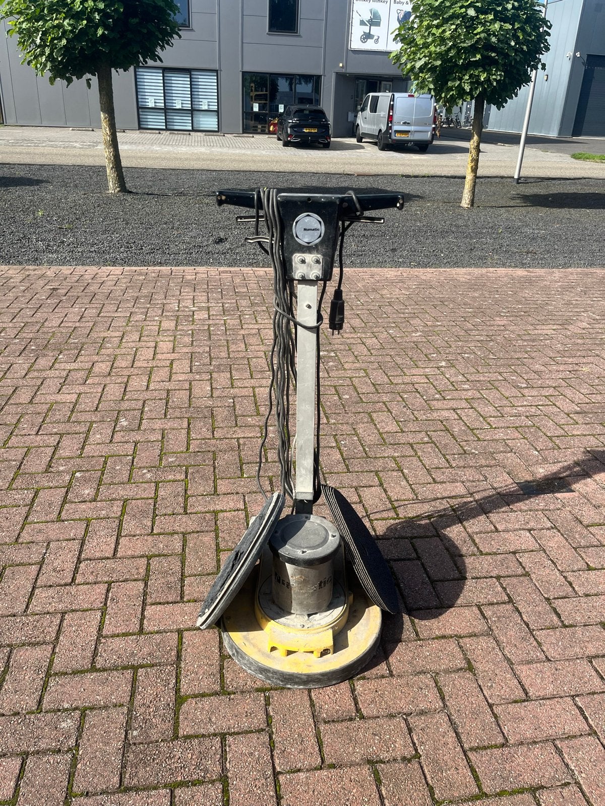 Numatic schuurmachine - Werkt, mist één wiel, Doe-het-zelf en Verbouw, Ophalen, Gebruikt, Overige typen