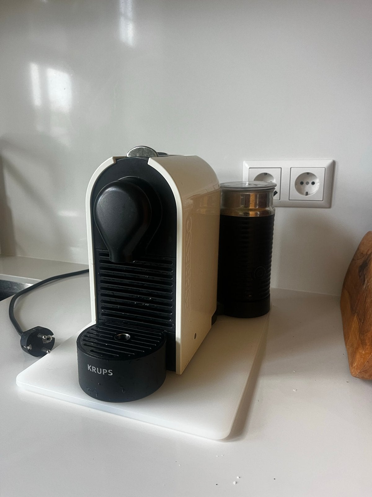 Krups Nespresso machine incl melkopschuimer (defect), Verzenden, Espresso apparaat, Niet werkend, 2 tot 4 kopjes