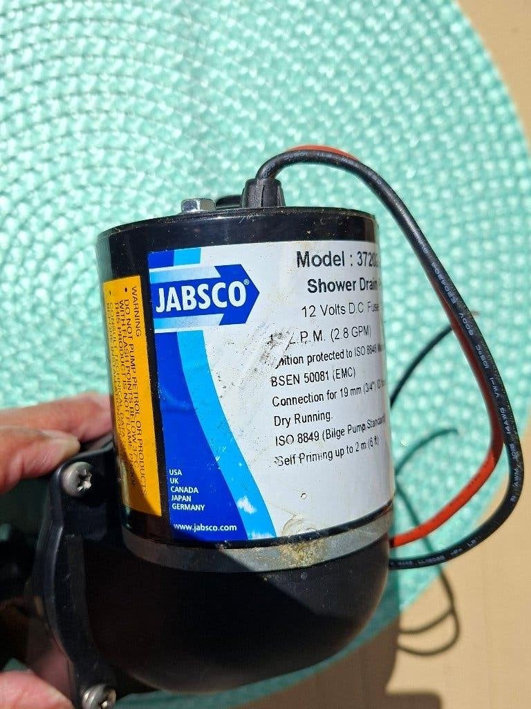 Jabsco shower drain pomp 12V, Watersport en Boten, Accessoires en Onderhoud, Ophalen of Verzenden, Zo goed als nieuw, Onderhoud en Reparatie