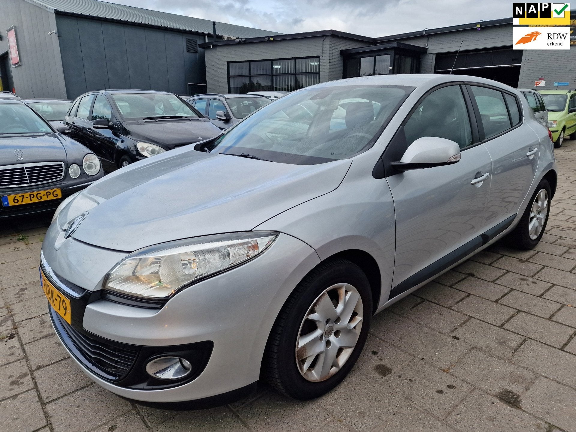 Renault Mégane 1.5 dCi Expression StartStop/Apk 09-1-2027, Auto's, Renault, Euro 5, Gebruikt, 4 cilinders, Origineel Nederlands
