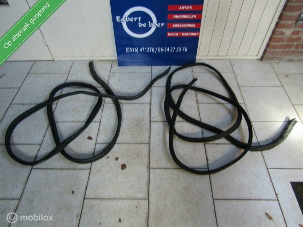 schuifdeur & achterdeur / klep rubber vivaro trafic primasta, Auto-onderdelen, Gebruikt, Opel, Ophalen of Verzenden, Opel