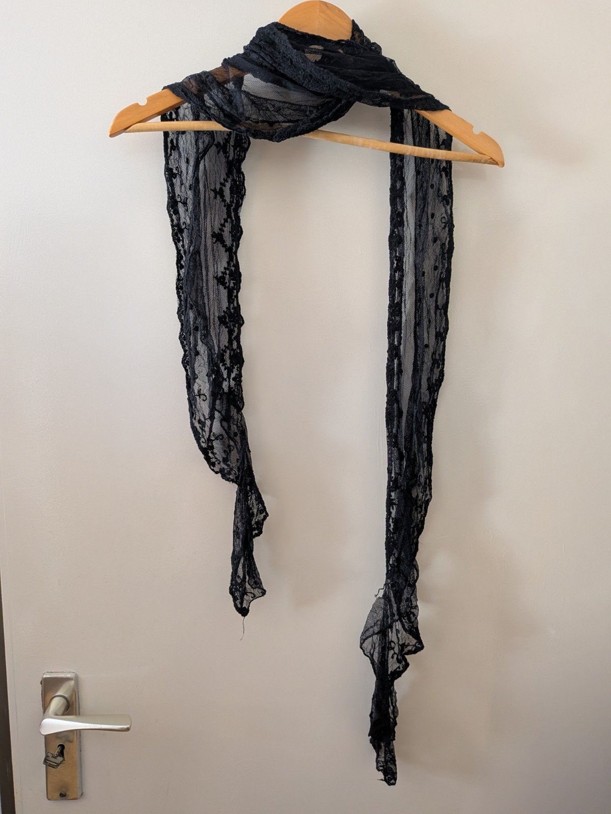 Elegante Zwarte Kanten Sjaal, Maat 38/40 (M), Ophalen of Verzenden, Sjaal, Onbekend