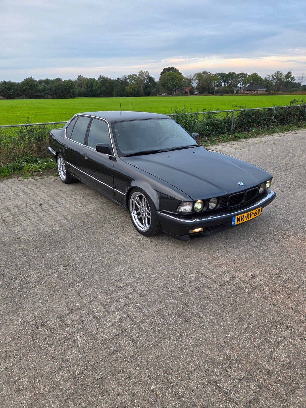 BMW 7-Serie 5.0 I 750 AUT K6 1987 Zwart, Auto's, Automaat, Achterwielaandrijving, 12 cilinders, Zwart