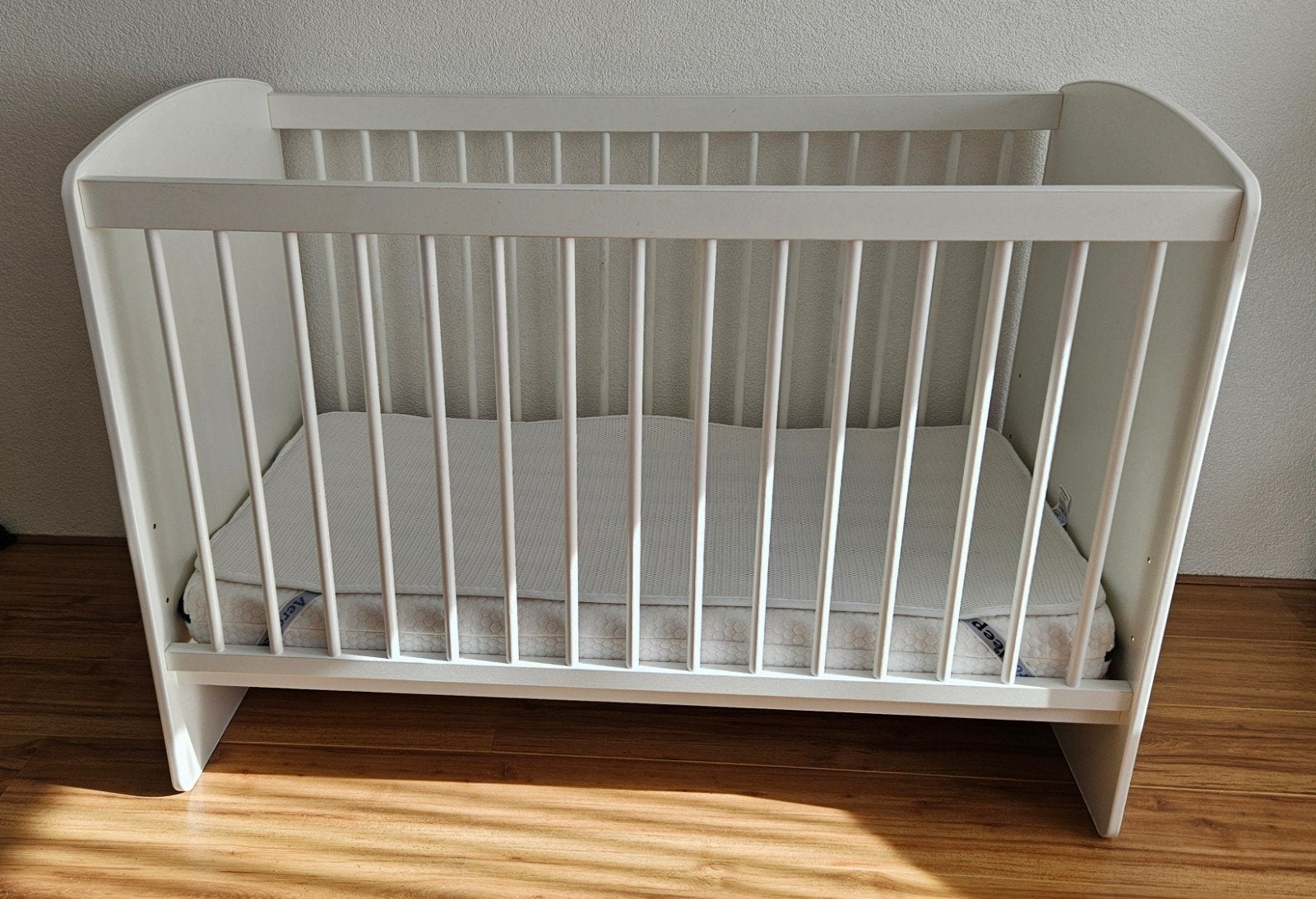 Ledikantje met AeroSleep matras en beschermer., Kinderen en Baby's, Babywiegjes en Ledikanten, Ophalen, Gebruikt, Ledikant