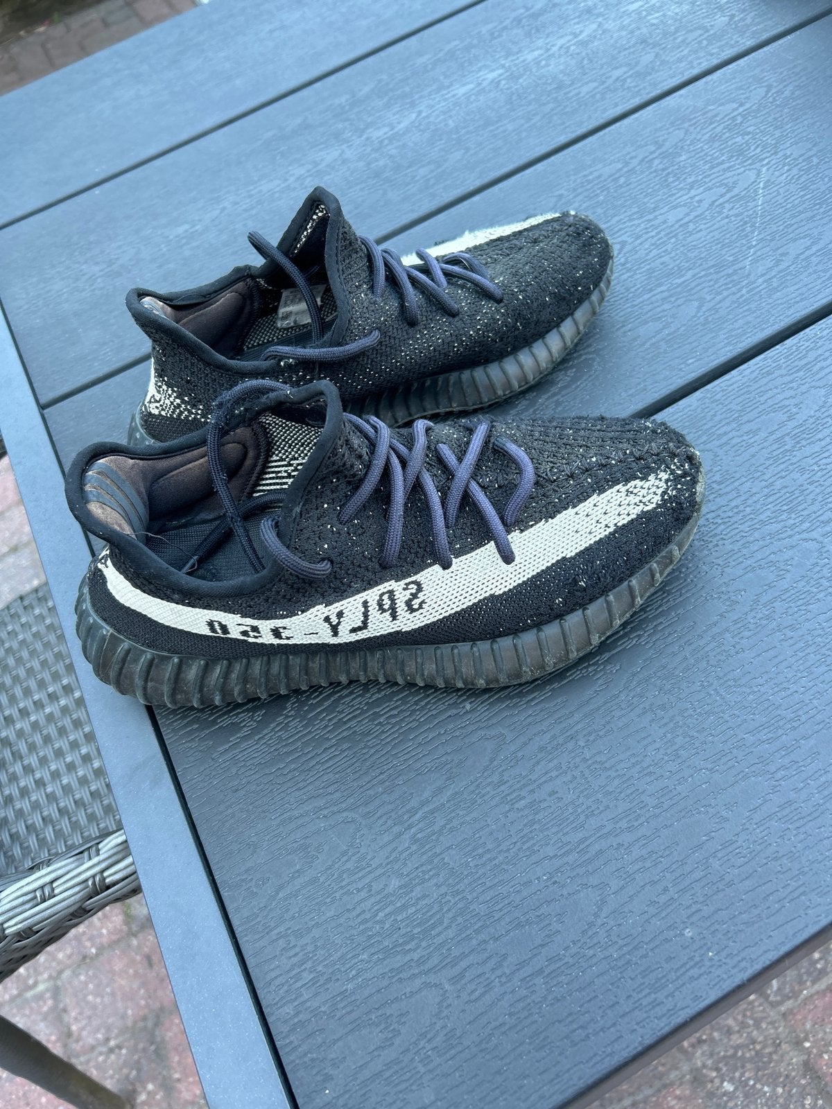 Adidas Yeezy Boost 350 V2 Zwart/Wit Sneakers, Kleding | Heren, Schoenen, Ophalen of Verzenden, Gedragen, Zwart, Sneakers of Gympen
