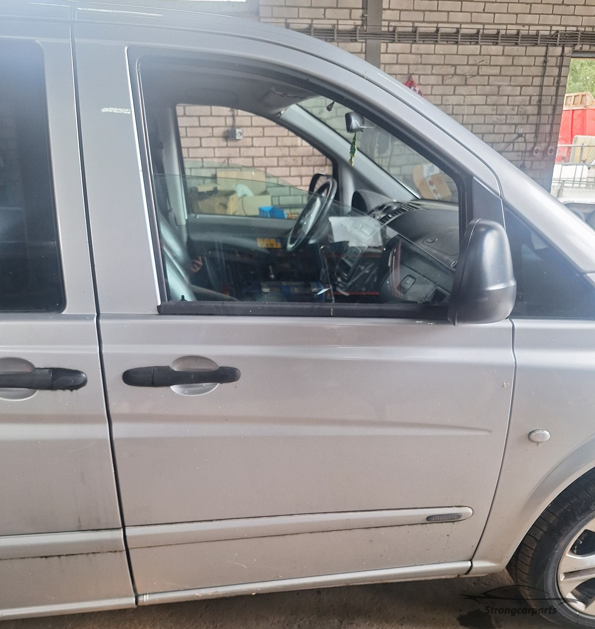 Deur Portier rechts voor Mercedes Vito W639 kleur 9744, Auto-onderdelen, Gebruikt, -, Deur, Ophalen of Verzenden