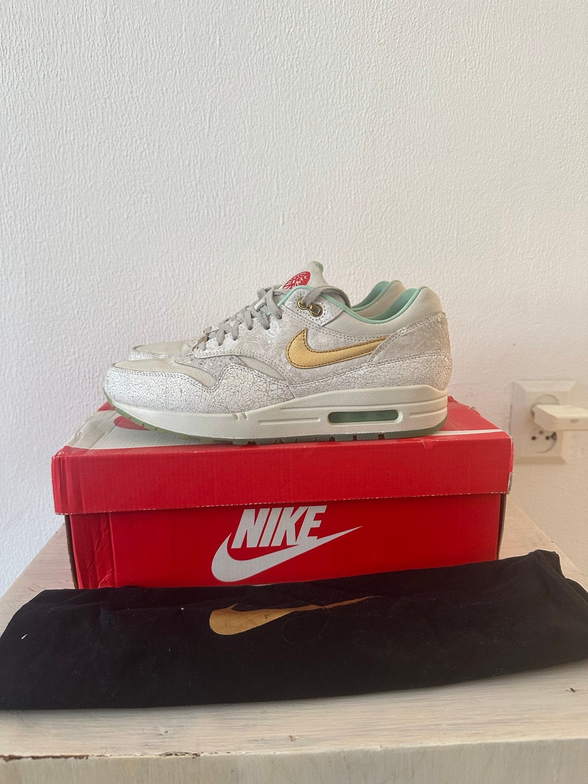 Nike Air Max 1 YOTH QS -, Kleding | Dames, Schoenen, Zo goed als nieuw, Sneakers of Gympen, Grijs, Ophalen of Verzenden