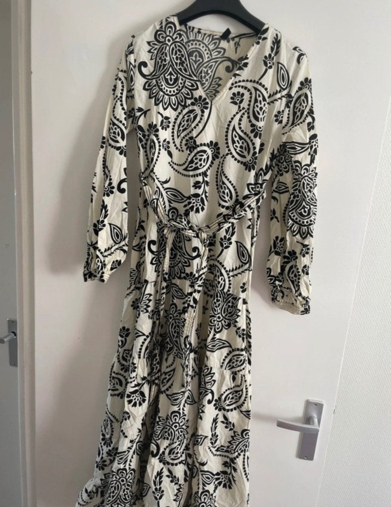Dames jurk, Kleding | Dames, Ophalen of Verzenden, Zo goed als nieuw, Zwart, Onder de knie