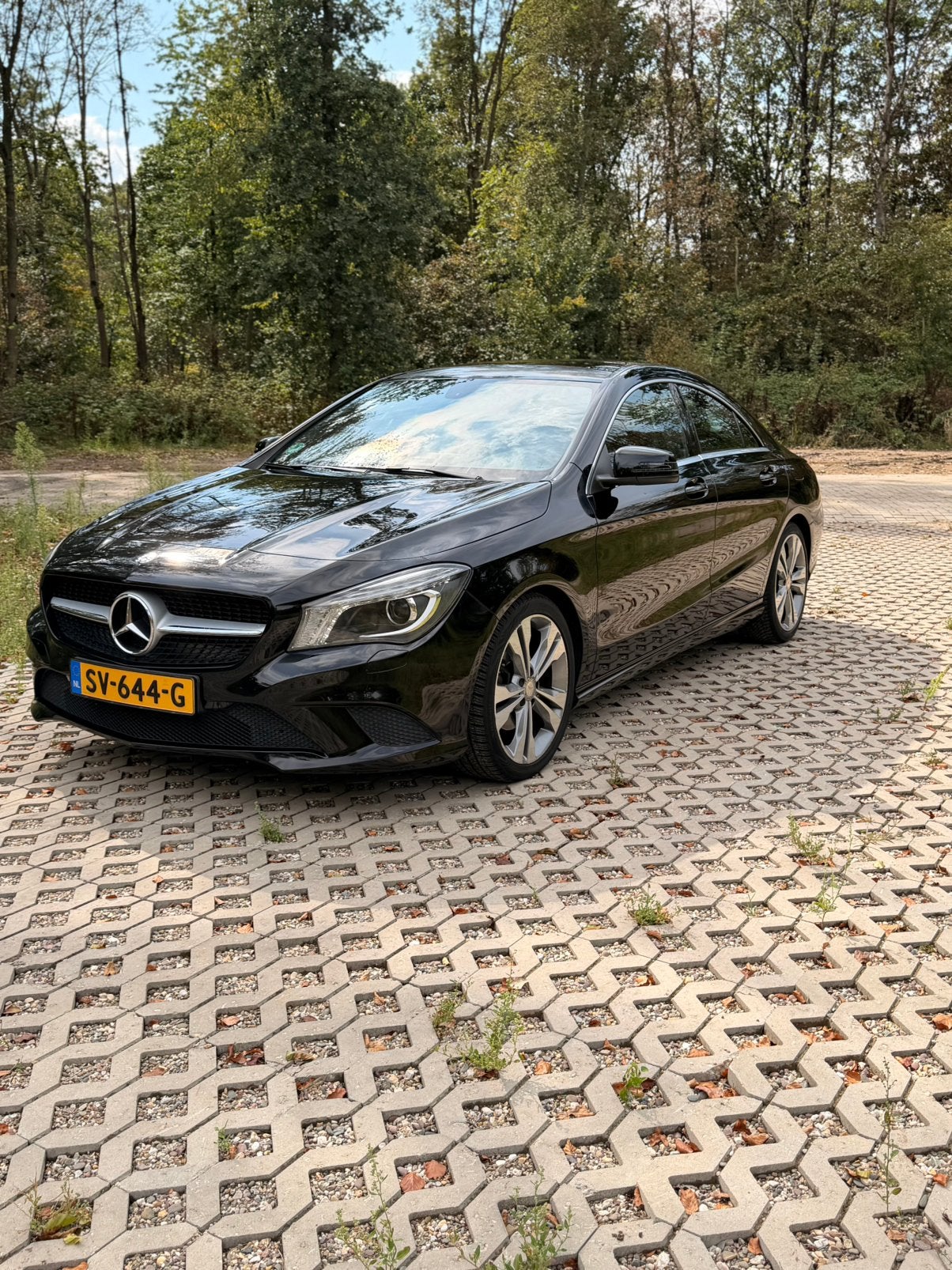 Mercedes-Benz CLA 180 1.6 90KW 7G-DCT (aut) 2013 Zwart, Auto's, Mercedes-Benz, Zwart, 4 cilinders, 715 kg, Leder en Stof