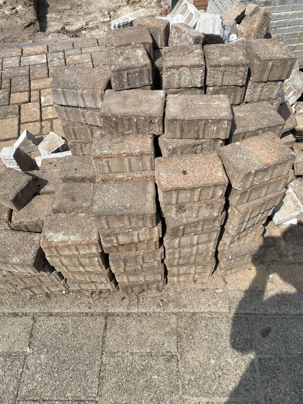 Gebruikte betonnen klinkers voor tuin of oprit, Tuin en Terras, Tegels en Klinkers, Ophalen, Gebruikt, Klinkers, 10 m² of meer