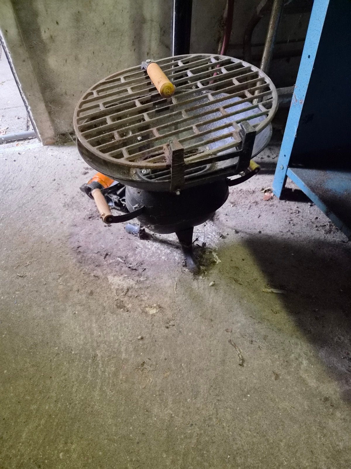 kleine gietijzeren bbq met grillrooster, Ophalen, Gebruikt, Vuurkorf