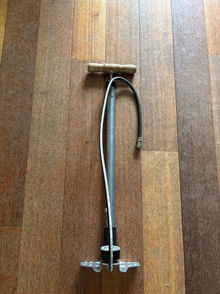 Fietspomp met drukmeter, Ophalen of Verzenden, Drukmeter, Gebruikt
