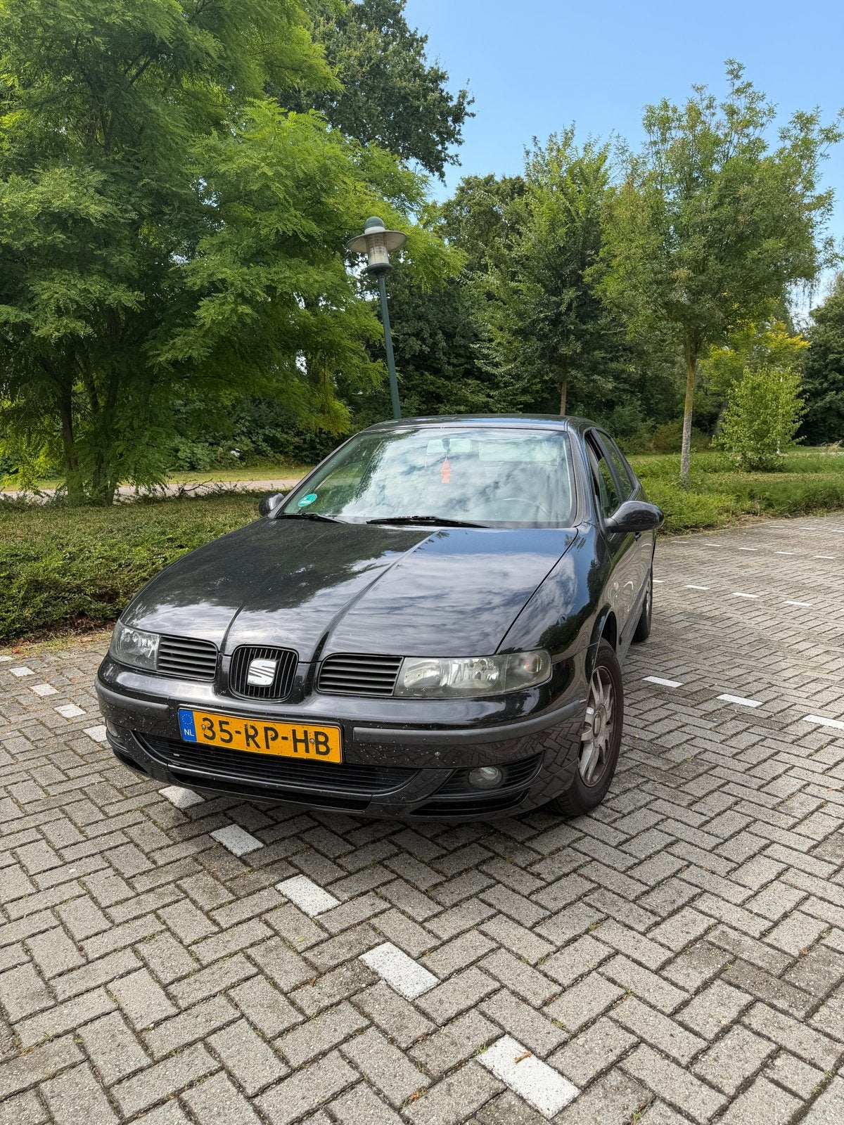 Seat Leon 2005 – Nieuwe APK – 308.xxx km, Auto's, Voorwielaandrijving, 4 cilinders, Leon, Zwart