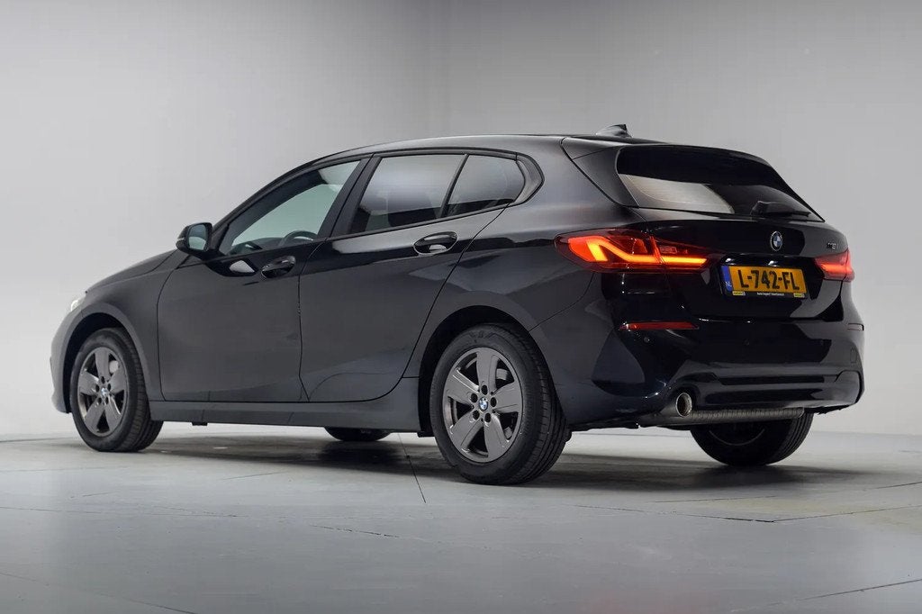 BMW 1-serie 118i Business Edition Shadowline Aut. [ LED Live, 136 pk, Gebruikt, 1295 kg, Zwart