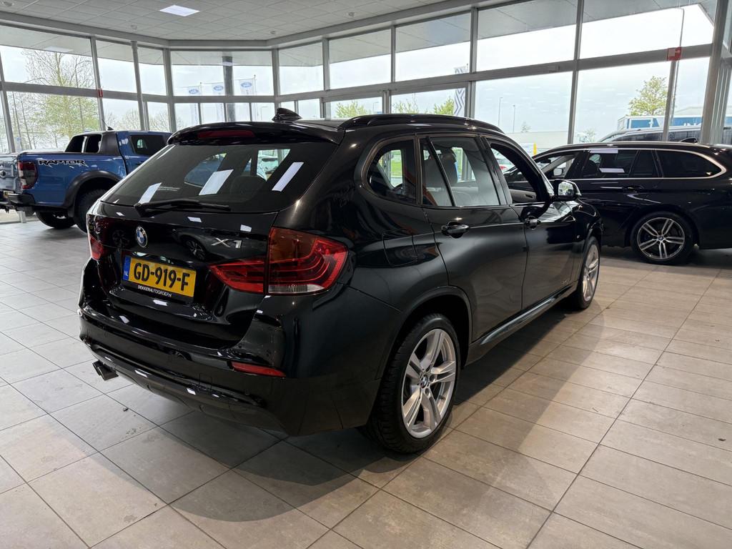 BMW X1 sDrive 20i 184PK Automaat Limited Series met M-Pakket, Euro 6, 4 cilinders, Zwart, Grijs