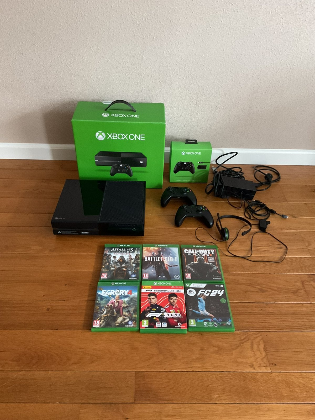 Xbox One Console met 2 controllers en 6 games, Spelcomputers en Games, Spelcomputers | Xbox One, Ophalen, Xbox One, Met 2 controllers