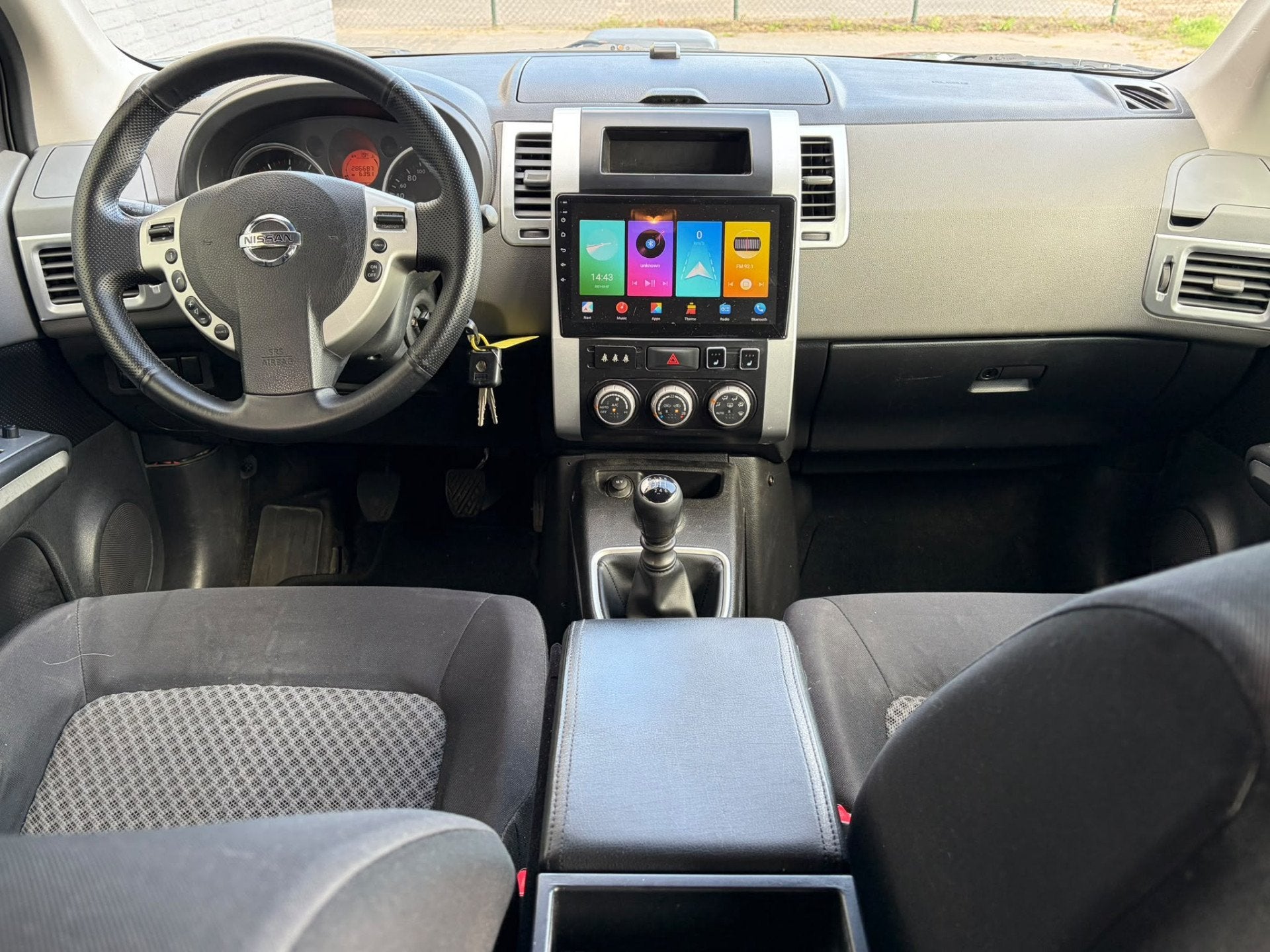 Nissan X-Trail 2.0 XE 141PK Trekhaak Navi Apps Camera Stoelv, Auto's, Voorwielaandrijving, Stof, Zwart, 4 cilinders