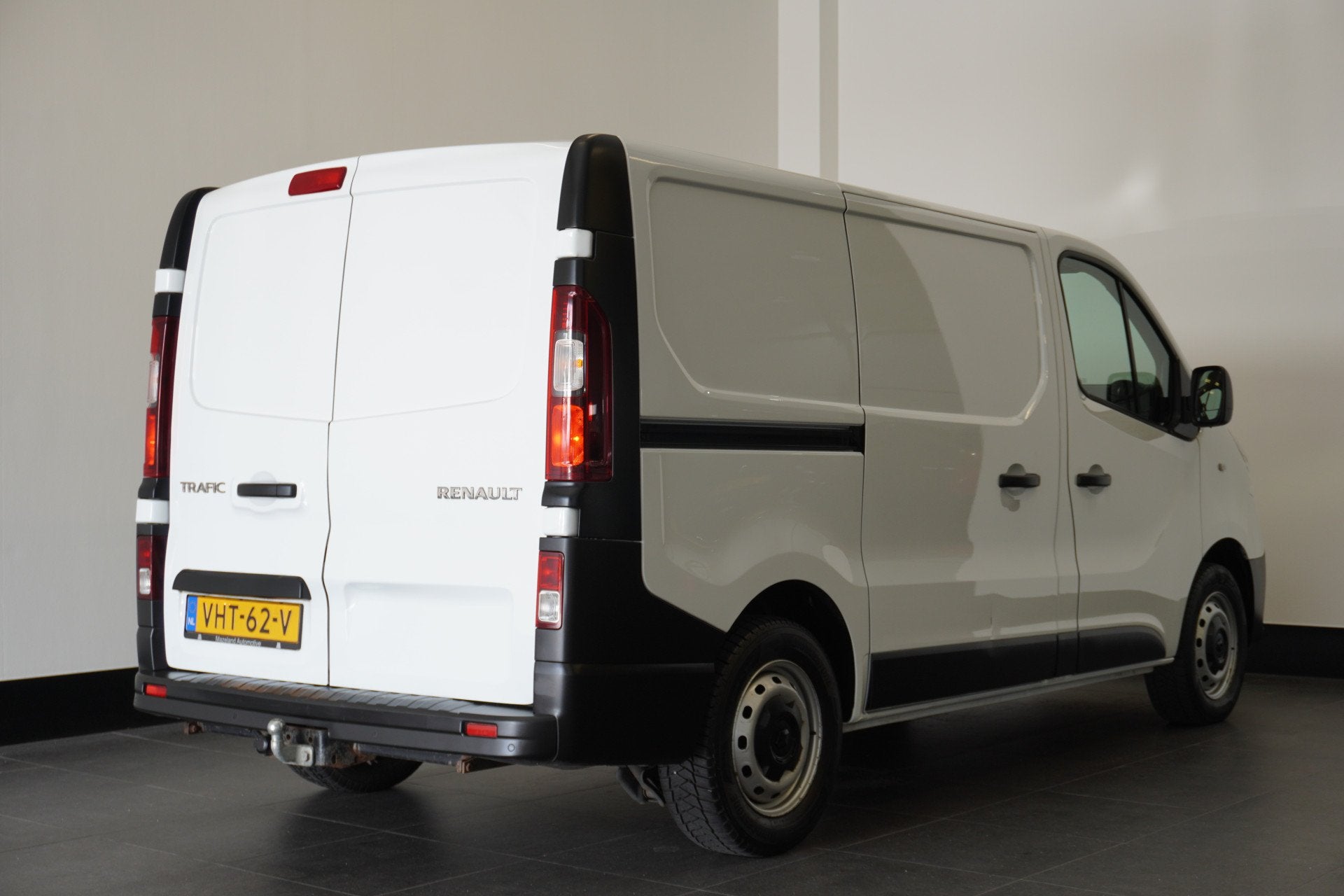 Renault Trafic 2.0 dCi 120PK EURO 6 - Airco - Navi - Cruise, Voorwielaandrijving, Dealer onderhouden, Gebruikt, 4 cilinders