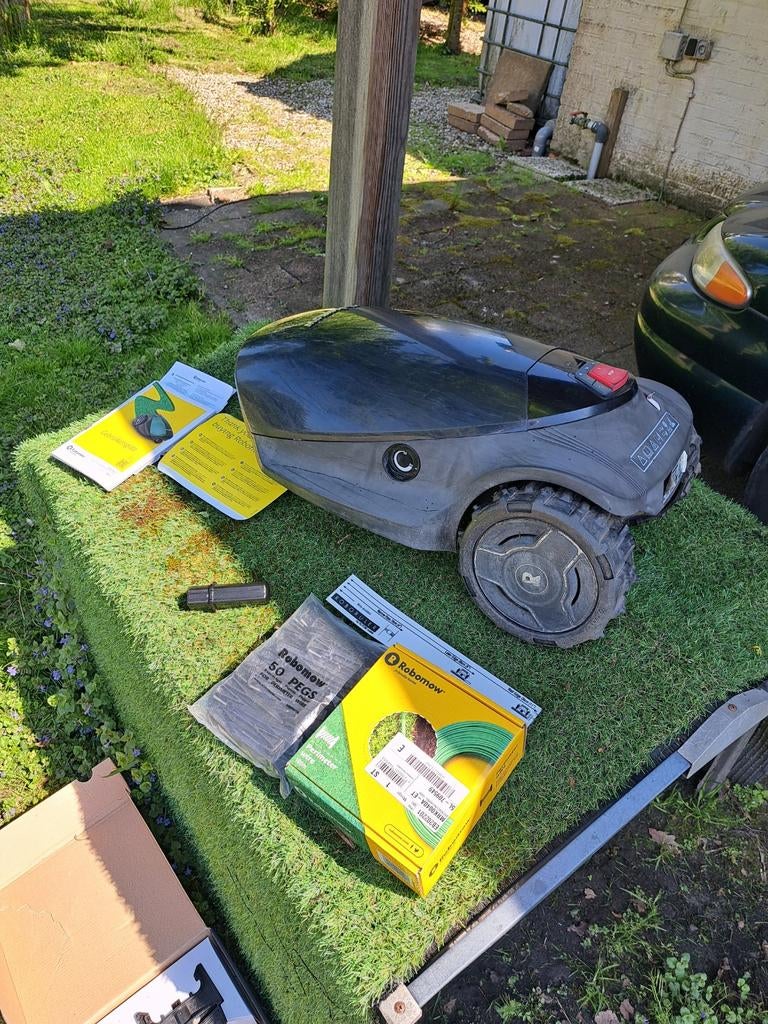 Robomow robotmaaier met huis, perimeterdraad en zaagbladen, Tuin en Terras, Ophalen