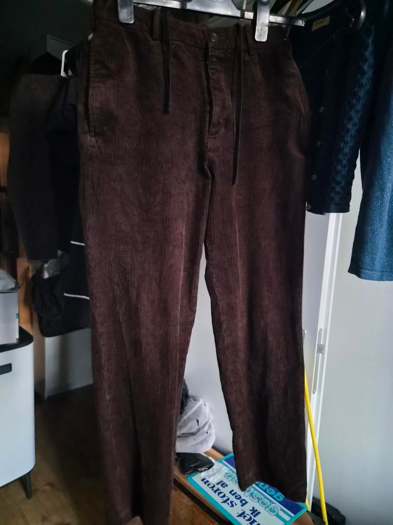 Prachtige Donkerbruine ribbroek corduroy Uniqlo S, Kleding | Dames, Broeken en Pantalons, Ophalen of Verzenden
