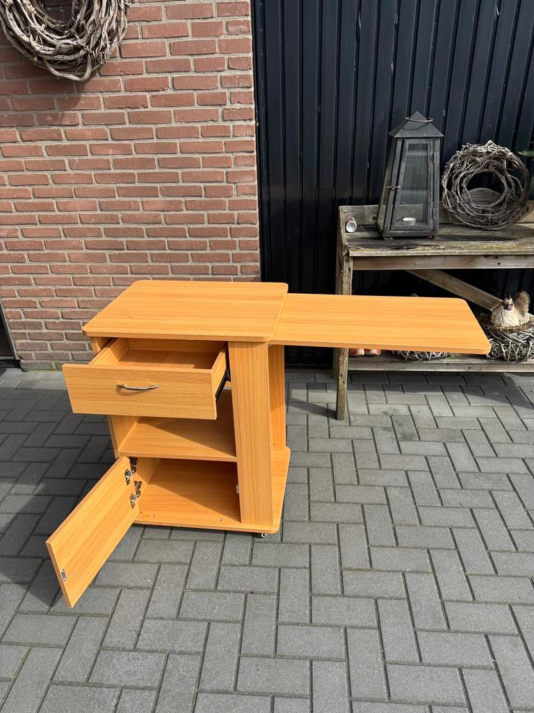Ziekenhuis nachtkastje, Huis en Inrichting, Slaapkamer | Nachtkastjes, Ophalen of Verzenden, Zo goed als nieuw, Hout, Minder dan 45 cm
