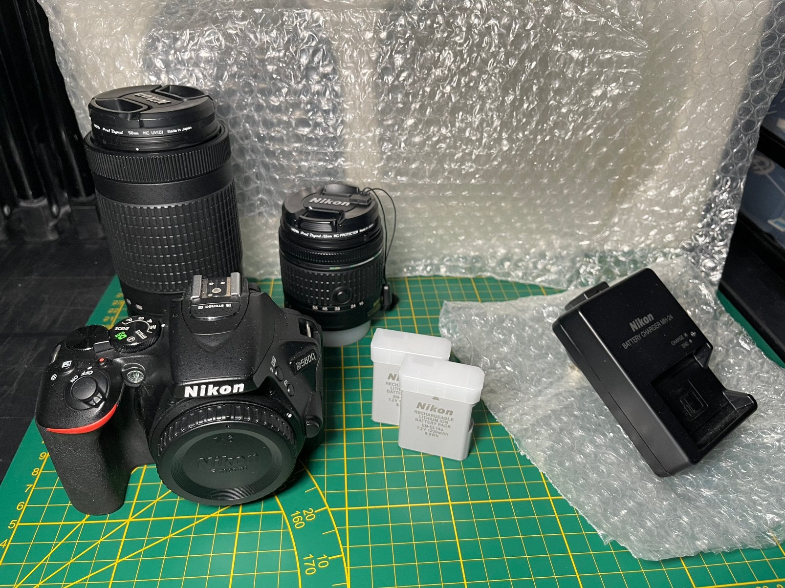 Nikon d5600 with 18-55 and 70-300, Ophalen of Verzenden, Zo goed als nieuw, Spiegelreflex, Nikon