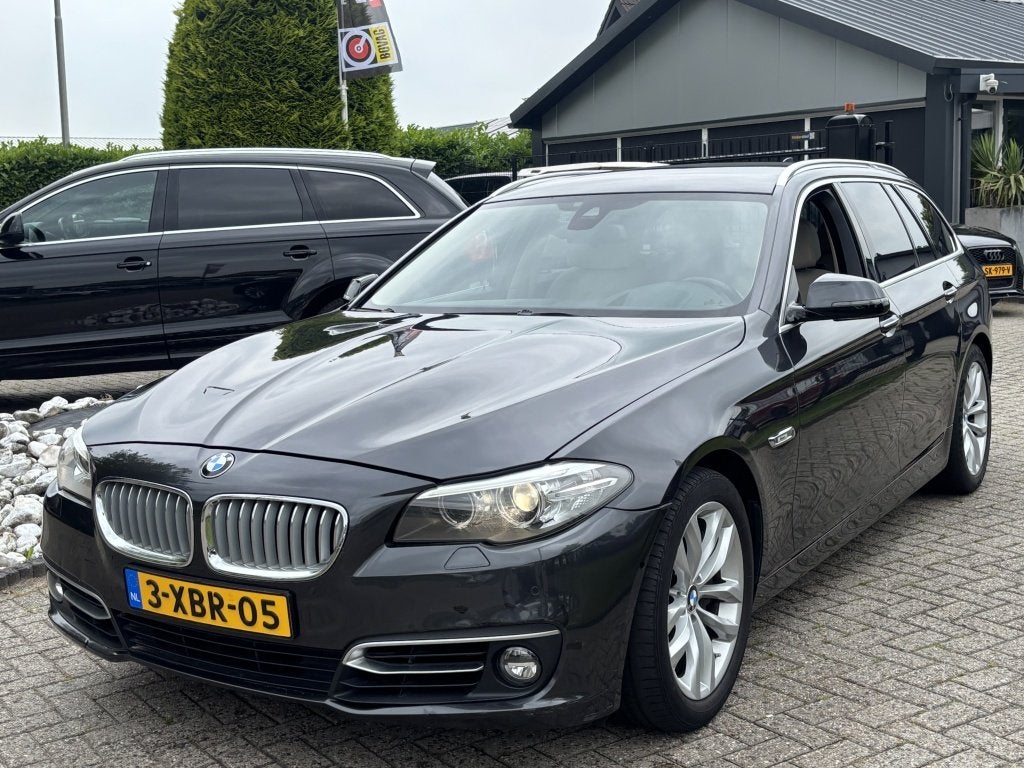 BMW 5 Serie Touring 550I V8 High Executive 2014 Facelift DVD, Auto's, Automaat, Achterwielaandrijving, Gebruikt, 2000 kg